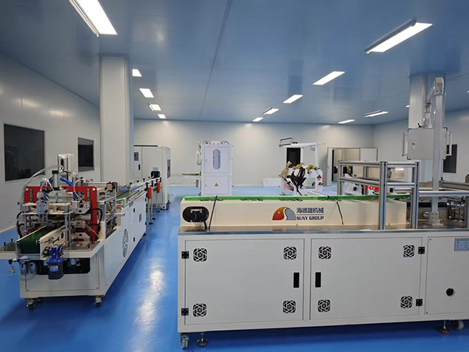 山東東營12道濕巾機(jī)及5排洗臉巾設(shè)備客戶現(xiàn)場