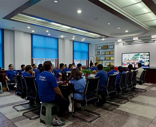 鄭州海德晟機(jī)械全員共觀閱兵盛典，以匠心裝備致敬強(qiáng)國(guó)征程