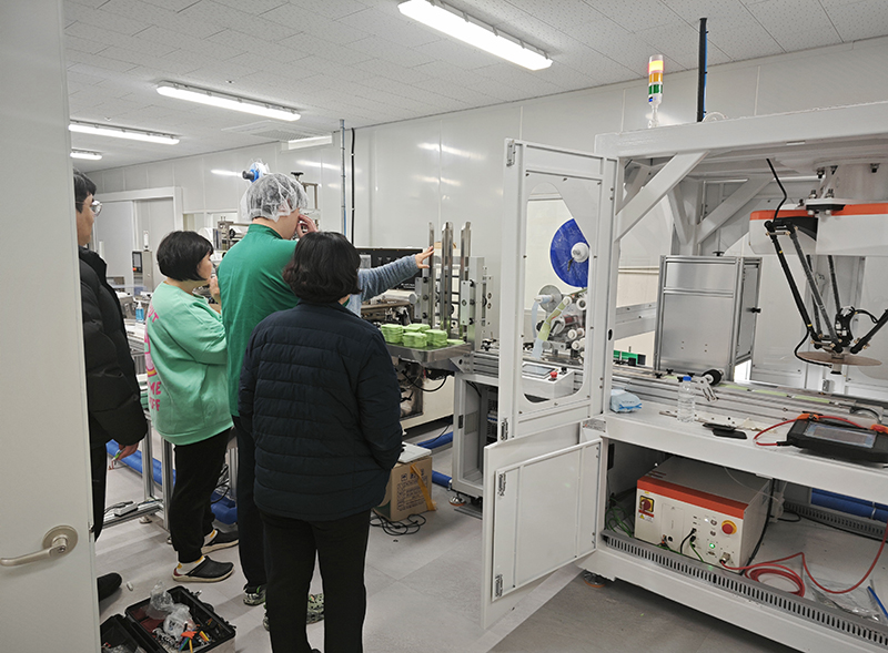 濕巾粘蓋機(jī)